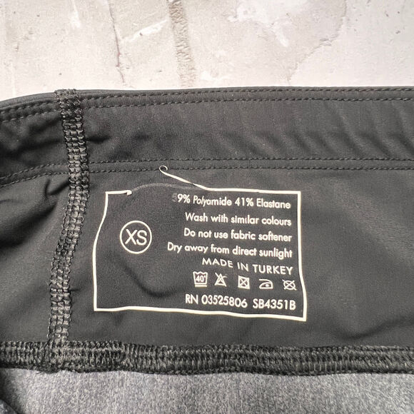 Sweaty Betty SIZE XS Zero Gravity High Waist 7/8 Gym Run Leggings Black Daisy - Picture 6 of 12